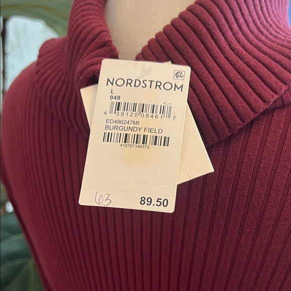 Elegant Burgundy Long Sleeve Dress - Picture 5 of 7